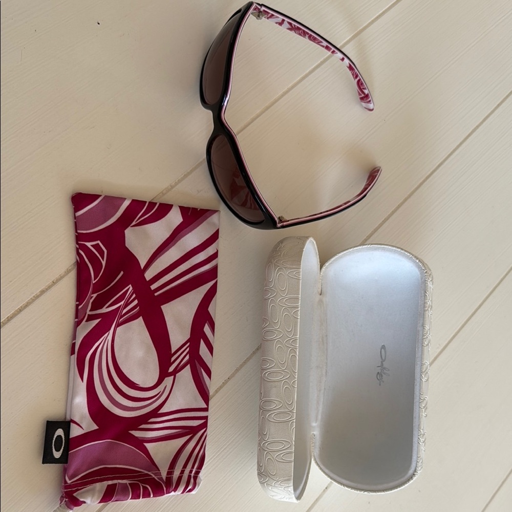 Oakley Women's Sunglasses with Pink Accents